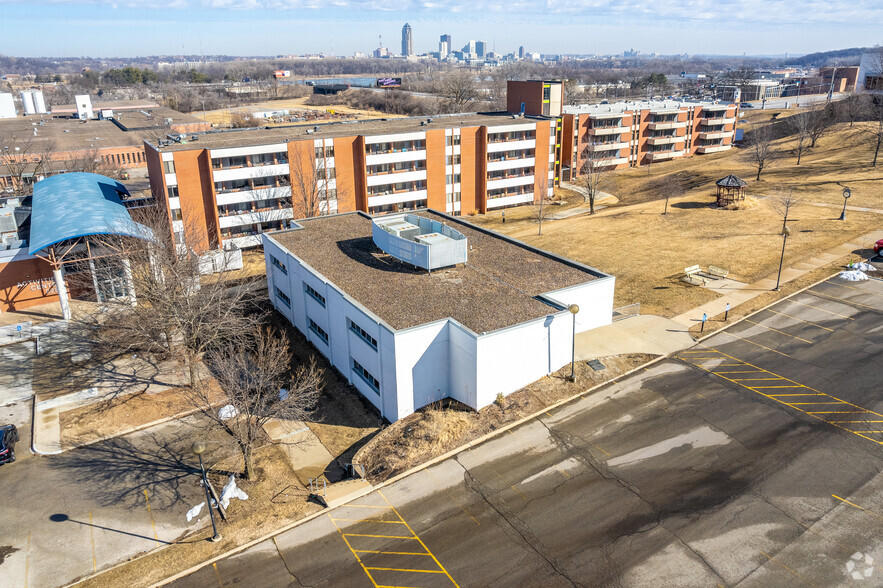 2620 Fleur Dr, Des Moines, IA for lease - Aerial - Image 3 of 3