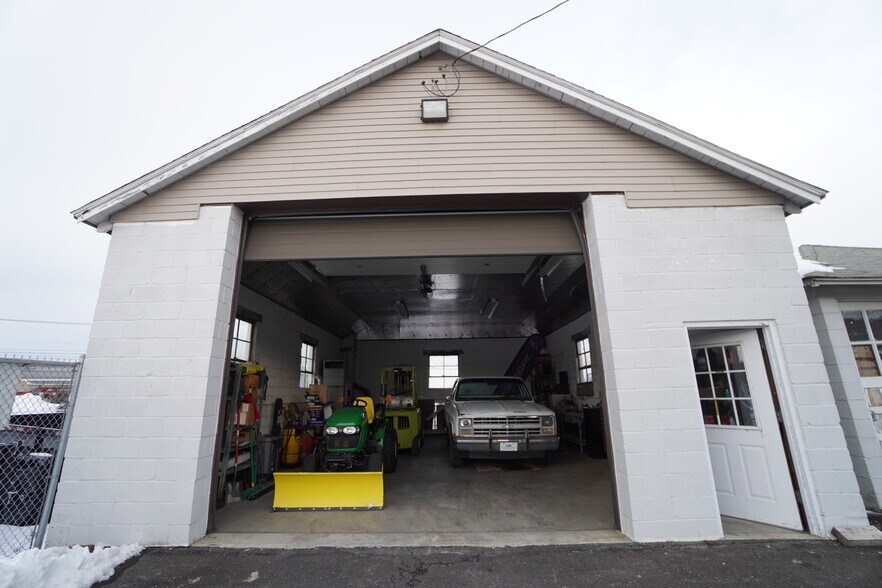 2946 MacArthur Rd, Whitehall, PA for lease - Building Photo - Image 2 of 11