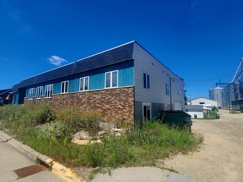 301 N Main St, Pine Island, MN for lease - Building Photo - Image 3 of 21