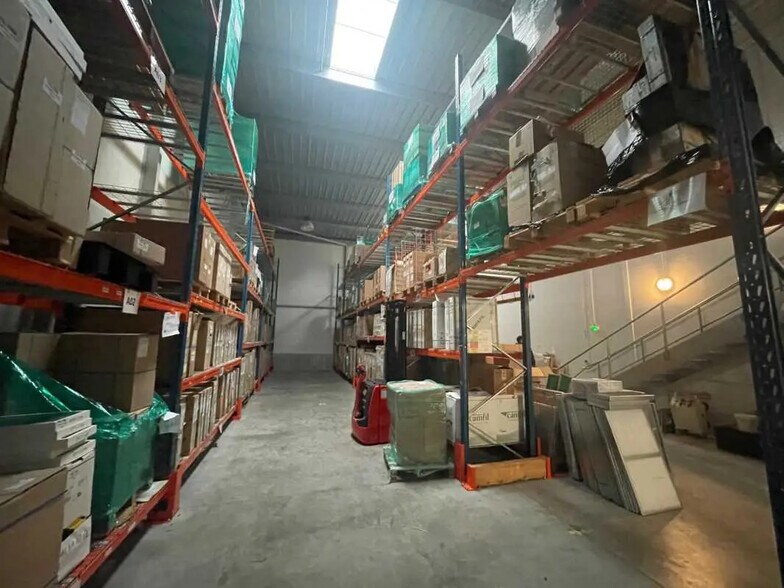 Office in Craponne for lease - Interior Photo - Image 1 of 8