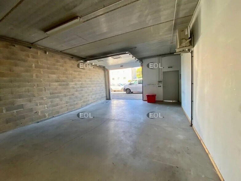 Flex in La Ciotat for lease - Interior Photo - Image 3 of 8