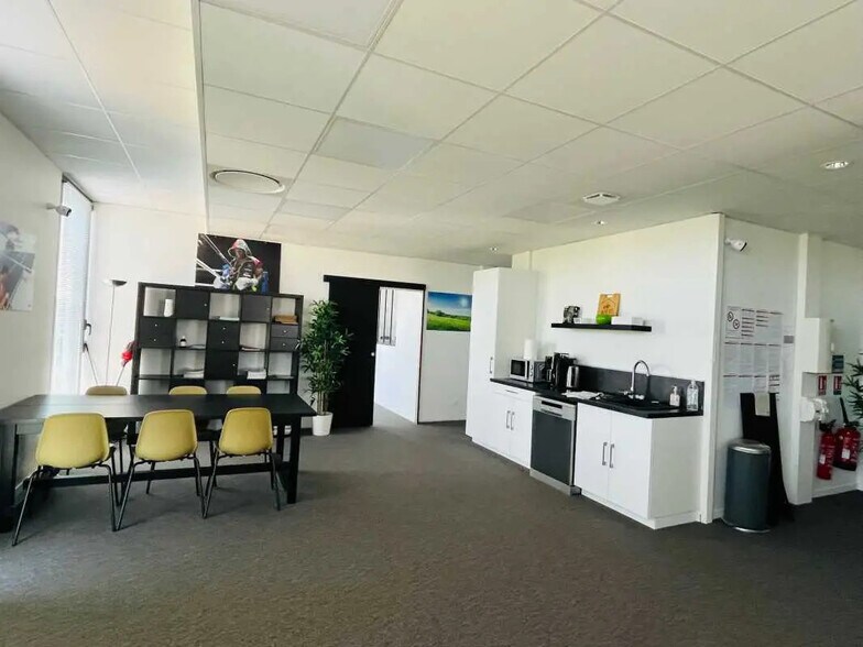 Office in Saint Nazaire for lease - Interior Photo - Image 3 of 7