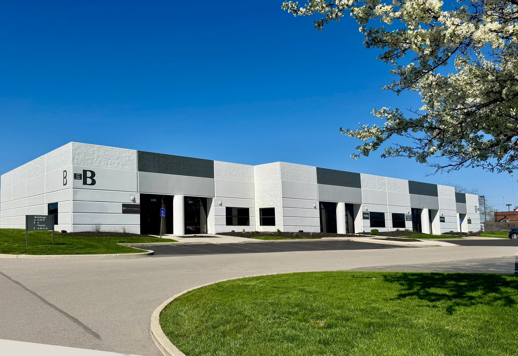 2335-2361 Westbrooke Dr, Columbus, OH for lease Interior Photo- Image 1 of 4