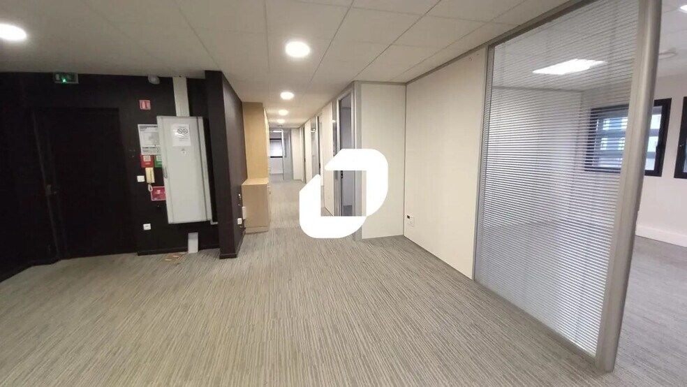 Office in Loos for lease - Interior Photo - Image 1 of 5