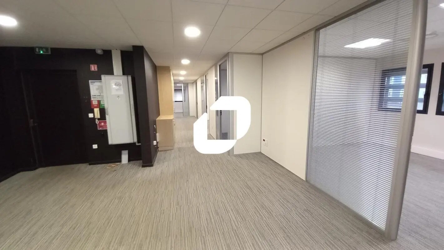 Office in Loos for lease Interior Photo- Image 1 of 6