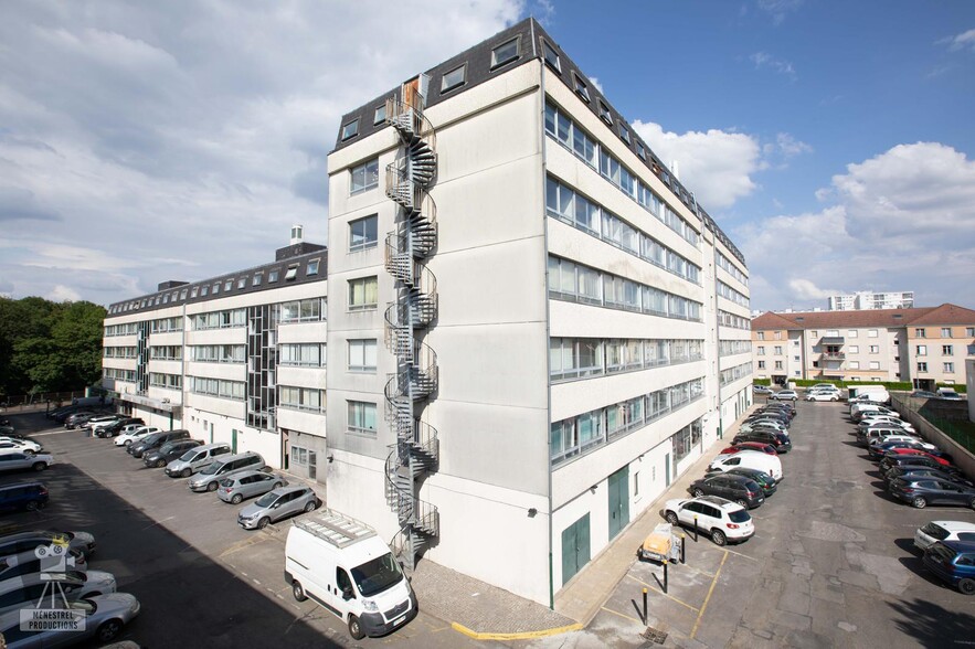 81 Route De Grigny, Ris-Orangis for lease - Building Photo - Image 1 of 12