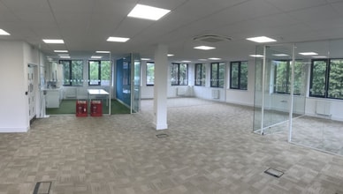 Harlington Way N, Fleet for lease Interior Photo- Image 2 of 3