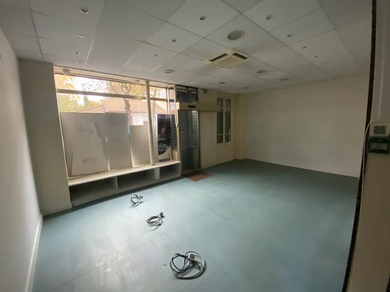 20 Rue Du Maréchal Juin, Maisons-Alfort for lease - Interior Photo - Image 2 of 3