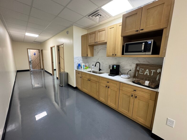 110 Main St., Alexander City, AL for lease - Interior Photo - Image 1 of 22