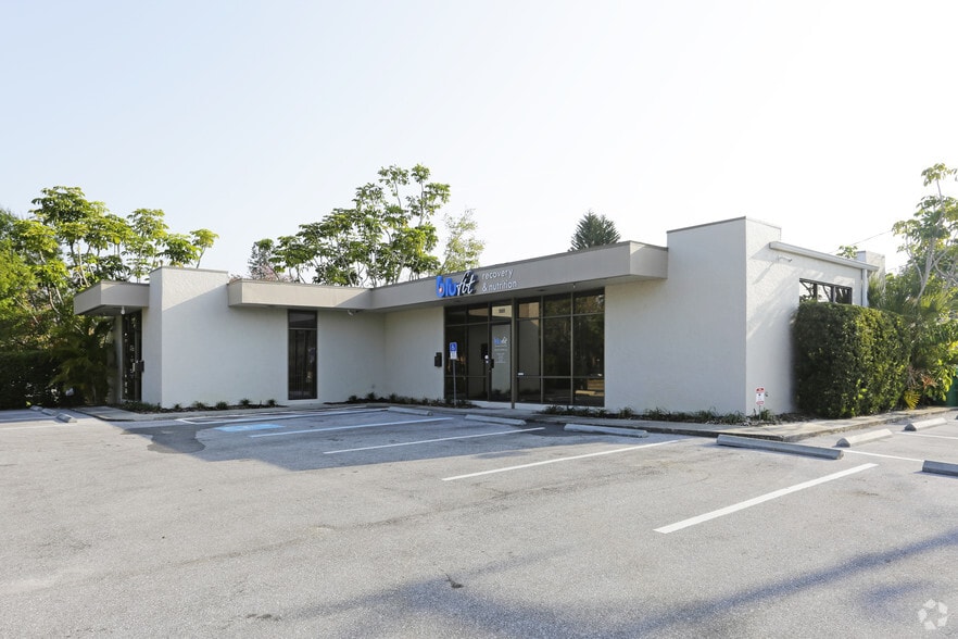 3525-3529 S Tuttle Ave, Sarasota, FL for lease - Primary Photo - Image 1 of 11