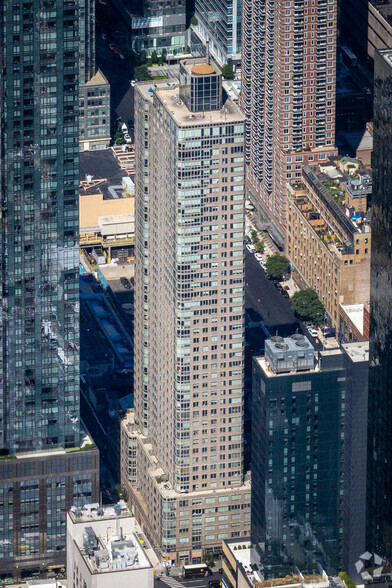 561 10th Ave, New York, NY for sale - Primary Photo - Image 1 of 1