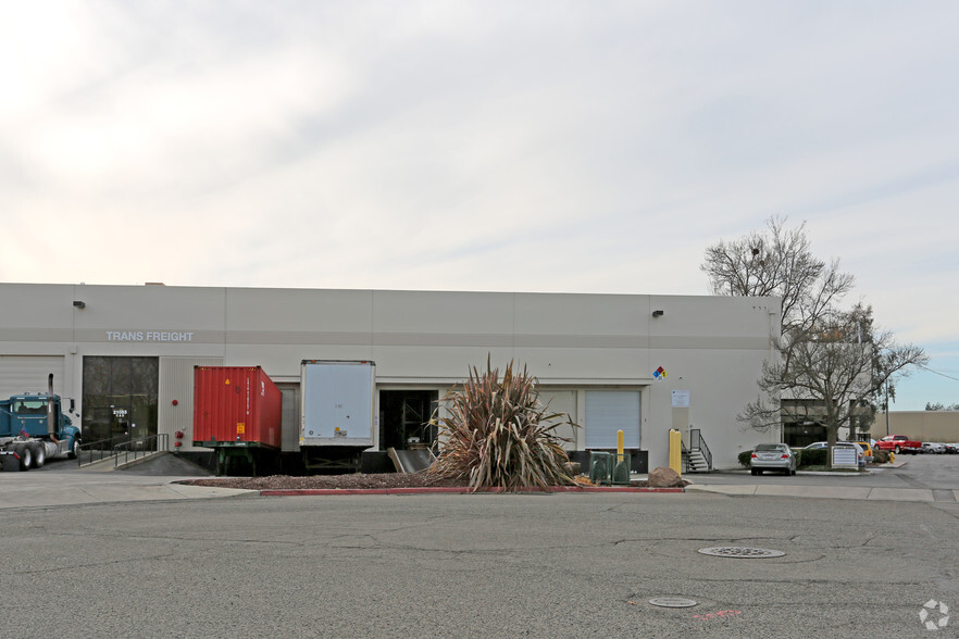 21053-21075 Alexander Ct, Hayward, CA for lease - Building Photo - Image 2 of 4