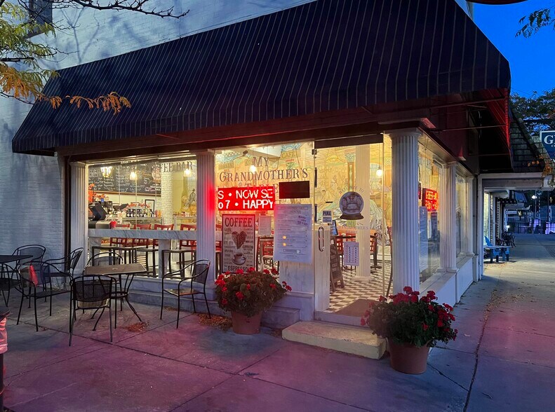 115 Bridge St, Charlevoix, MI for sale - Primary Photo - Image 1 of 1