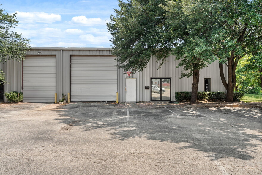 204 W Powell Ln, Austin, TX for lease - Building Photo - Image 3 of 12