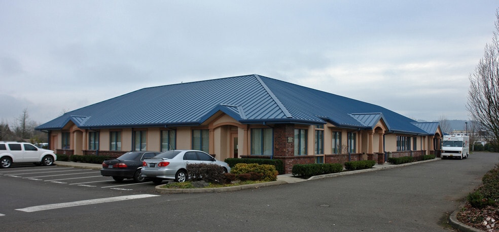 2830-2832 Crescent Ave, Eugene, OR for lease - Building Photo - Image 3 of 5