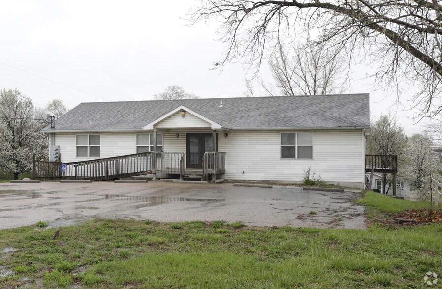 100 E Washington, Oskaloosa, KS for sale - Primary Photo - Image 1 of 1