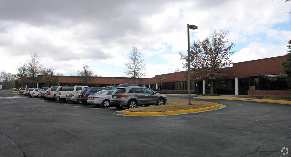 360 Herndon Pky, Herndon, VA for lease - Building Photo - Image 3 of 9