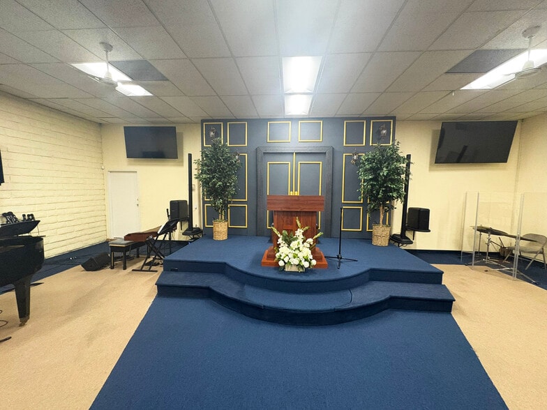 610 E Florence Ave, Los Angeles, CA for sale - Building Photo - Image 2 of 12