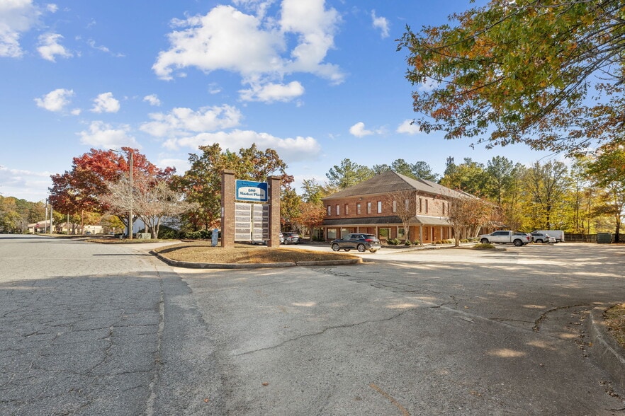 200 Market Pl, Roswell, GA for sale - Building Photo - Image 1 of 2