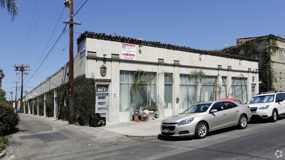 663-677 N Berendo St, Los Angeles, CA for lease - Primary Photo - Image 1 of 19