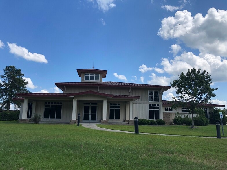 1056 Felton St, Summerton, SC for sale - Primary Photo - Image 1 of 1