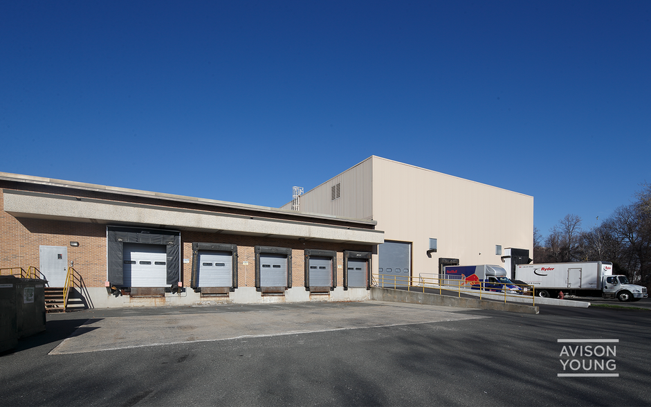 100 Trap Falls Road Ext, Shelton, CT for lease - Building Photo - Image 1 of 9