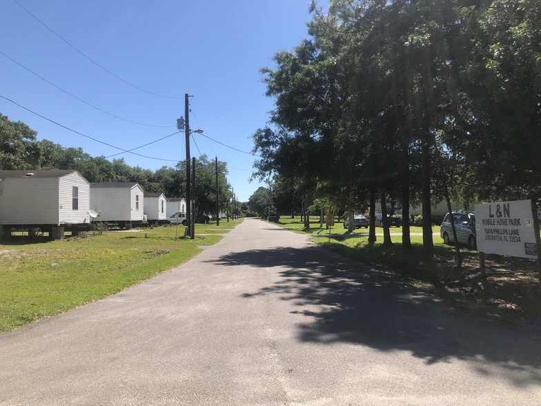 6304 Eugene Acres Ln, Gibsonton, FL for sale - Primary Photo - Image 1 of 21