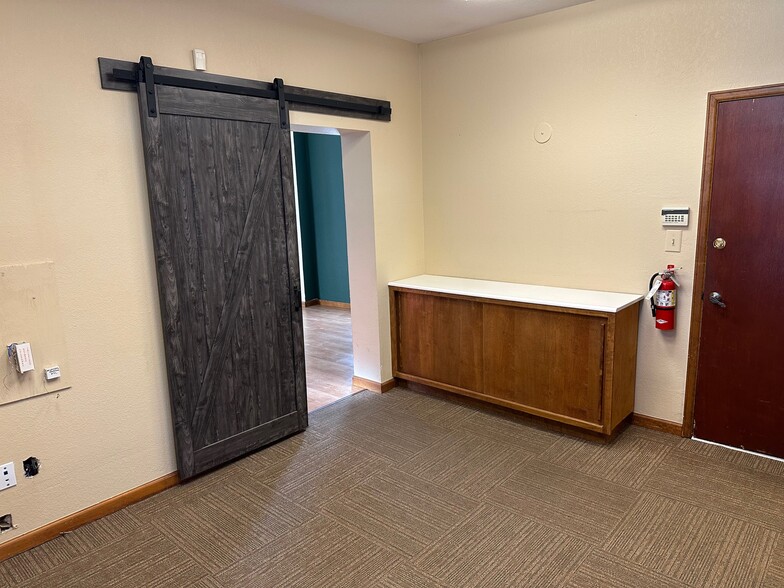 129 S 4th Ave, Brighton, CO for sale - Interior Photo - Image 3 of 12