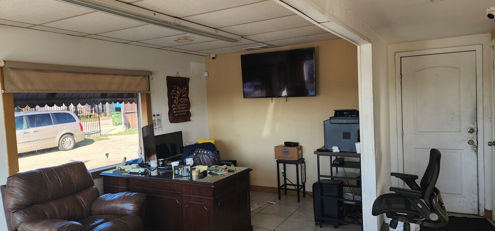 4427 W Jefferson Blvd, Dallas, TX for sale - Lobby - Image 3 of 7