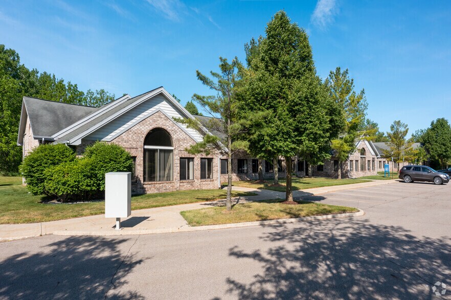 3893 Okemos Rd, Okemos, MI for lease - Building Photo - Image 3 of 5