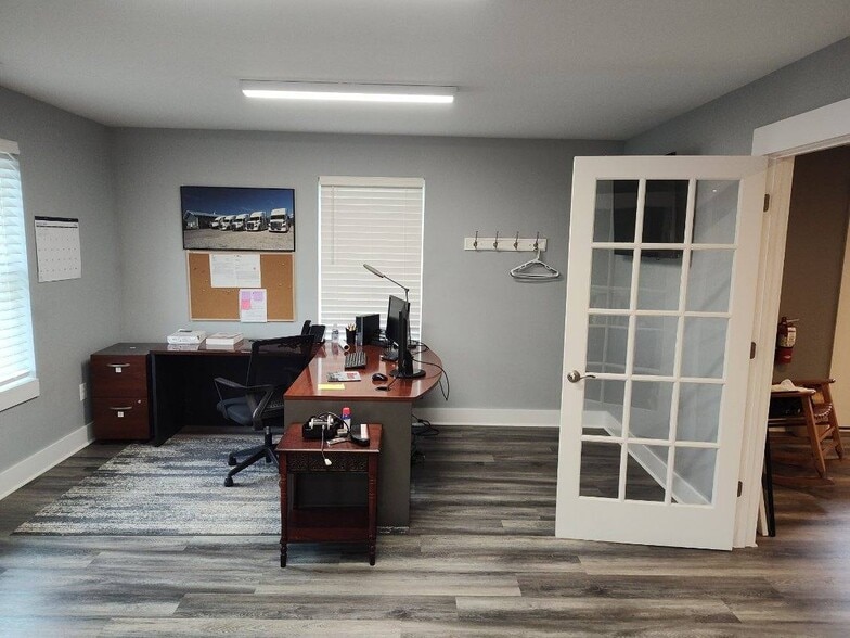 9796 Alexandria Pike portfolio of 2 properties for sale on LoopNet.com - Interior Photo - Image 3 of 6