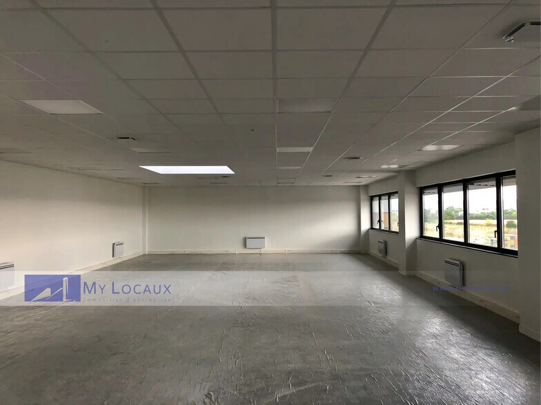 Industrial in Argenteuil for lease - Interior Photo - Image 3 of 7