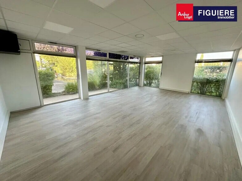 Office in Aix-en-Provence for lease - Building Photo - Image 1 of 7