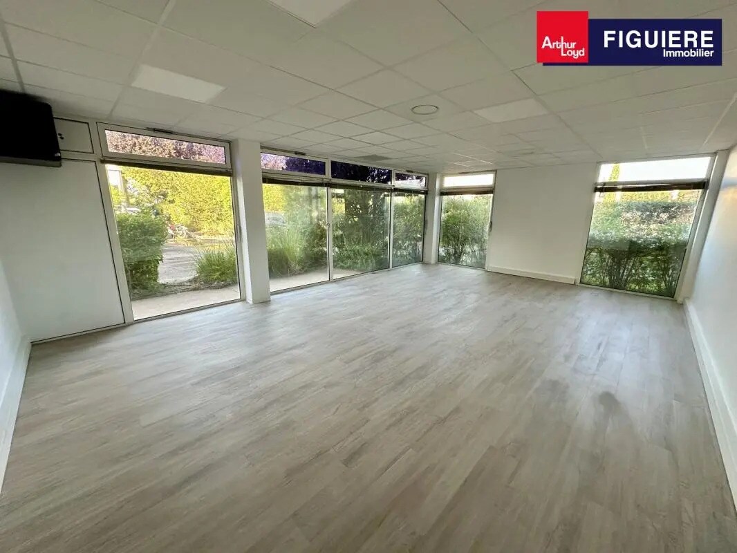 Office in Aix-en-Provence for lease Building Photo- Image 1 of 8