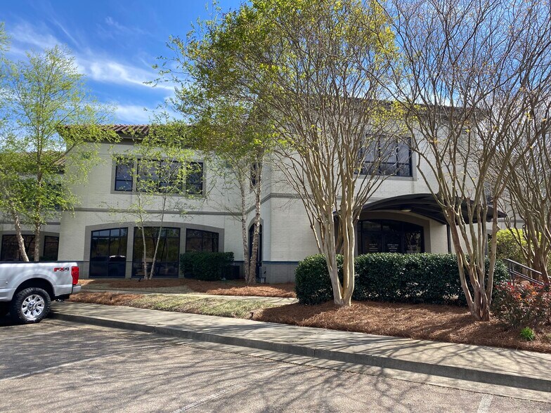 605 Crescent Blvd, Ridgeland, MS for sale - Building Photo - Image 1 of 1