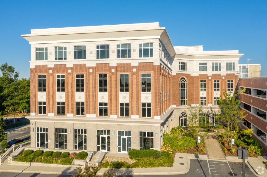 331 E Main St, Rock Hill, SC for lease - Building Photo - Image 2 of 8