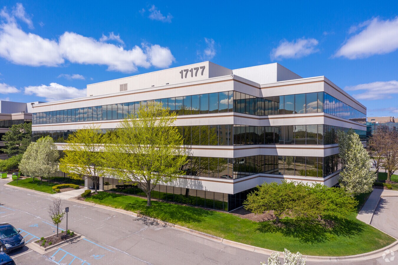 17177 N Laurel Park Dr, Livonia, MI 48152 Regus Laurel Office Park