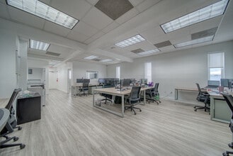 7500 NW 52nd St, Miami, FL for lease Interior Photo- Image 2 of 42