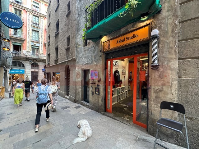 Retail in Barcelona, Barcelona for lease Interior Photo- Image 1 of 7