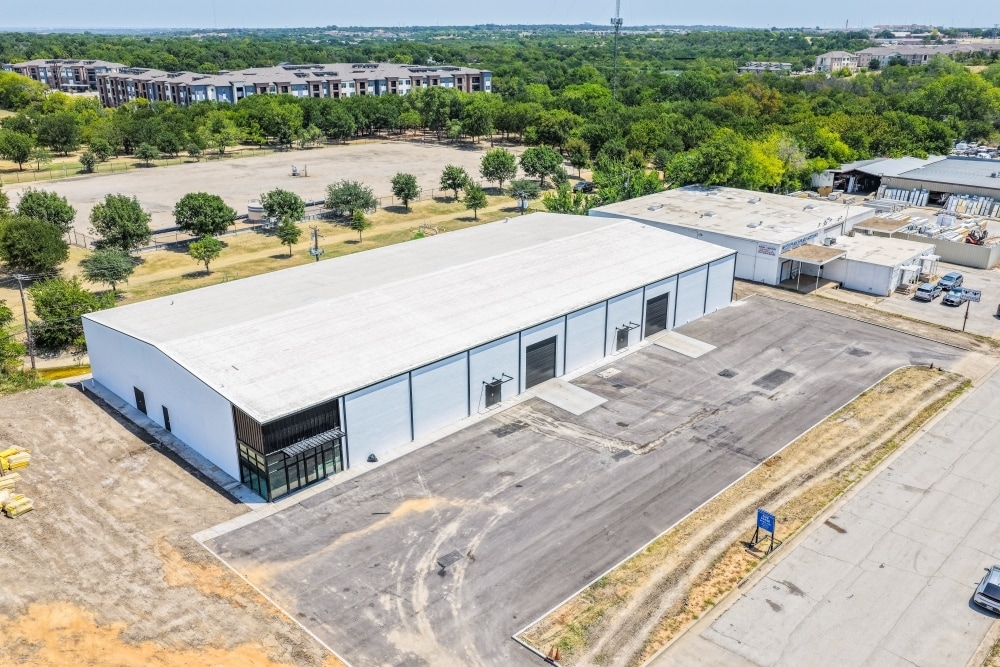813 Southway Cir, Fort Worth, TX for lease Building Photo- Image 1 of 1