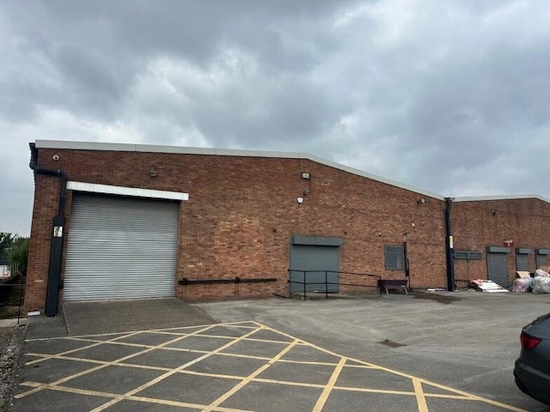659 Eccles New Rd, Salford for lease - Building Photo - Image 2 of 7