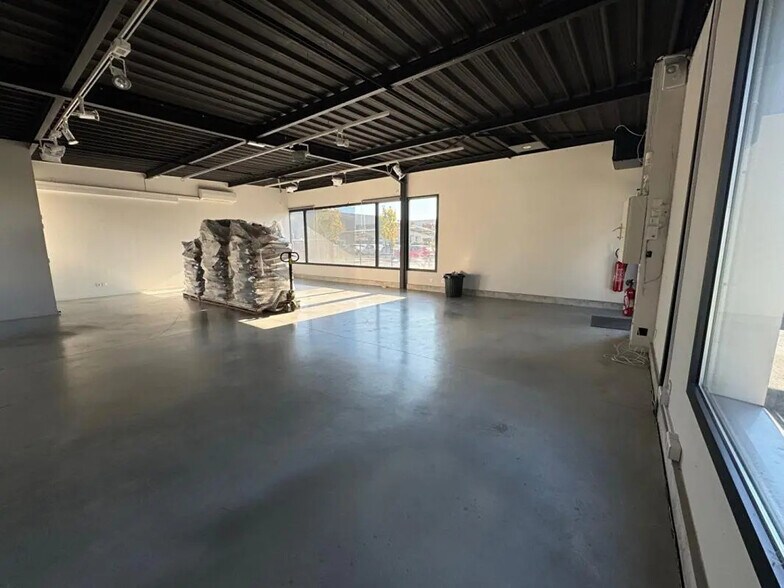 Retail in Plaisance-du-Touch for lease - Building Photo - Image 2 of 4