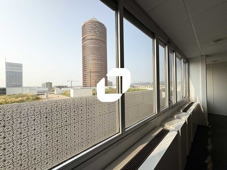 Office in Lyon for sale - Building Photo - Image 2 of 7