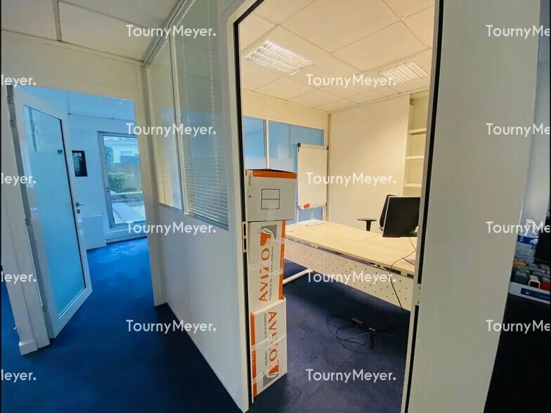 Office in Nantes for lease - Interior Photo - Image 2 of 8