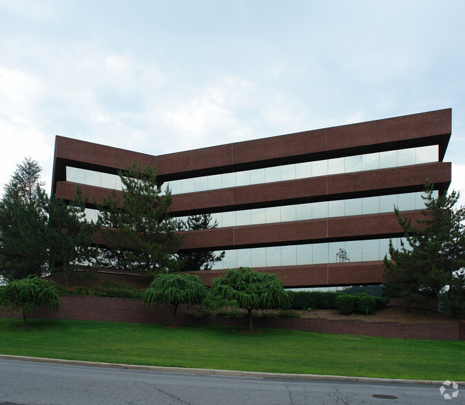 7 Skyline Dr, Hawthorne, NY for lease - Building Photo - Image 3 of 12