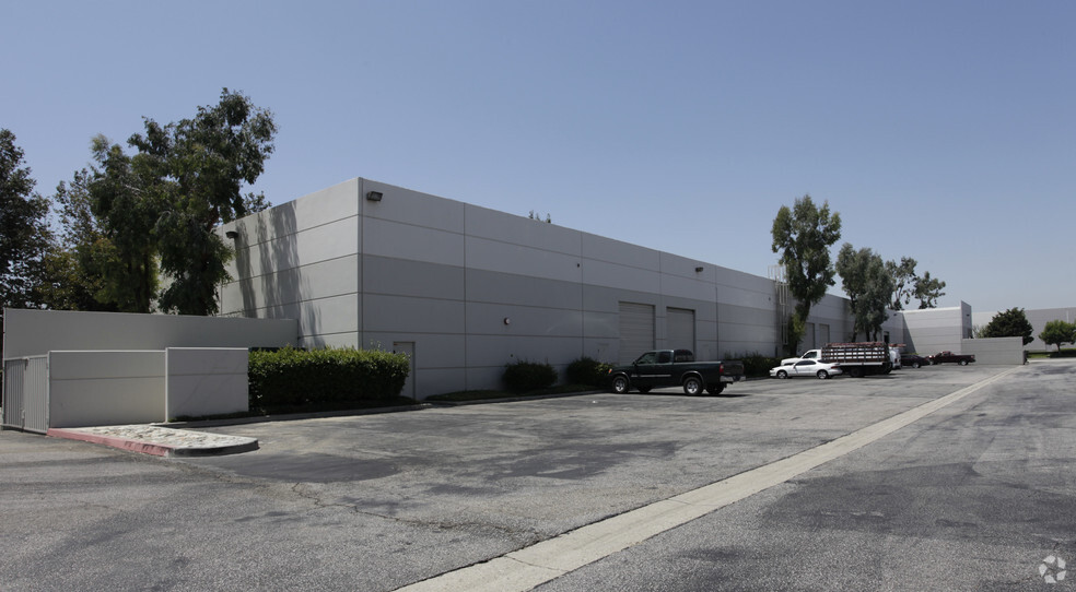 801 S DuPont Ave, Ontario, CA for lease - Building Photo - Image 2 of 3