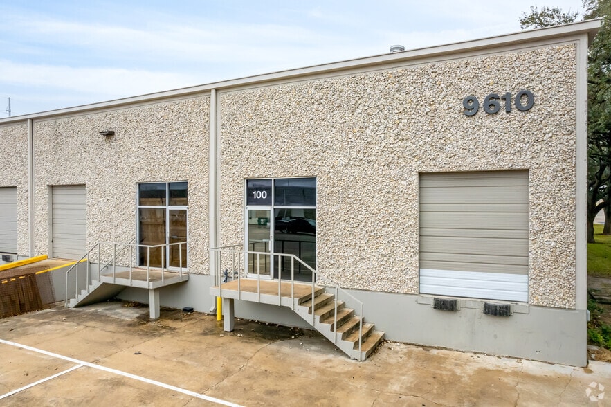 9610 Neils Thompson Dr, Austin, TX for lease - Building Photo - Image 3 of 5