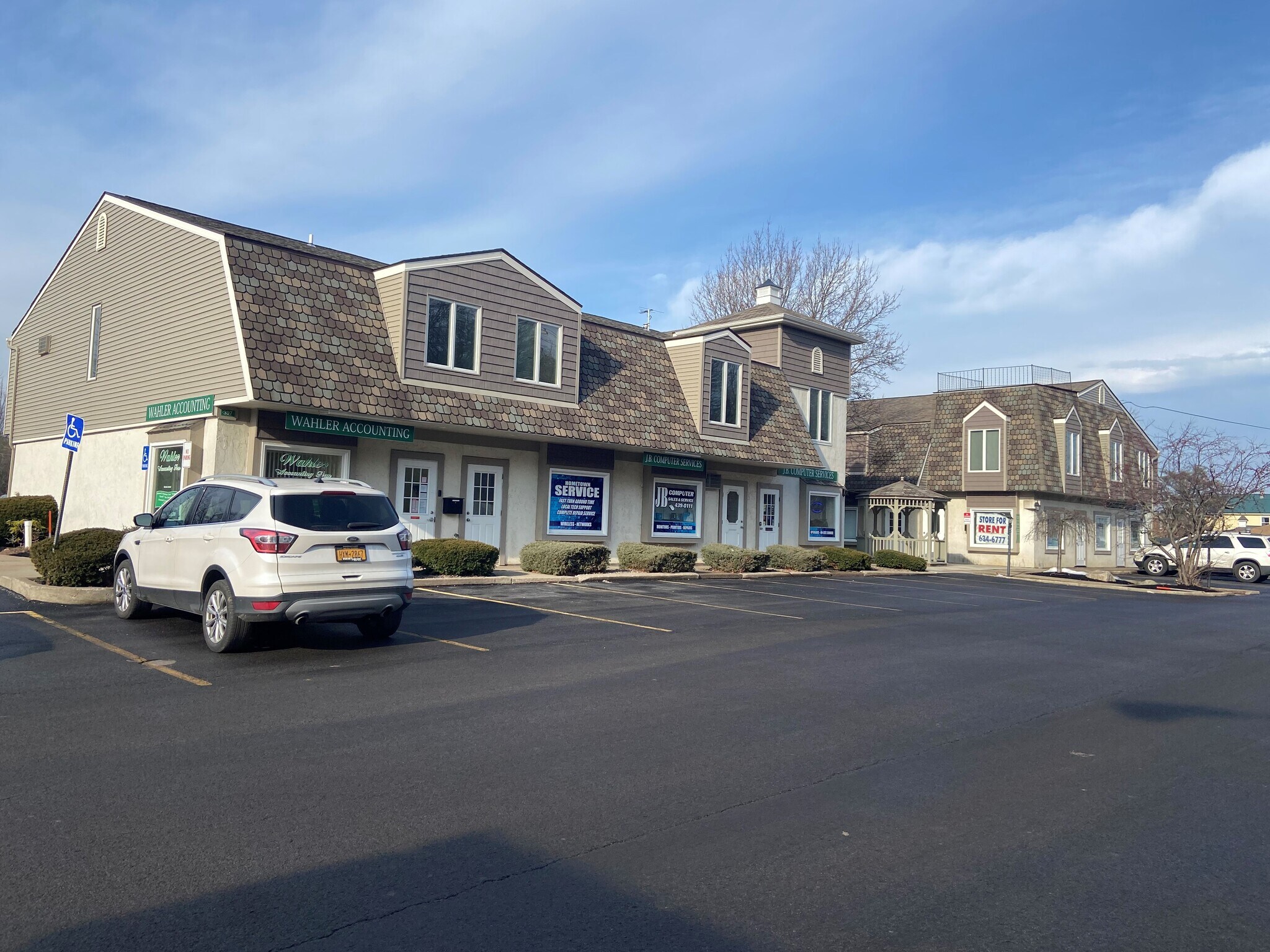 397 Davison Rd, Lockport, NY for sale Primary Photo- Image 1 of 1