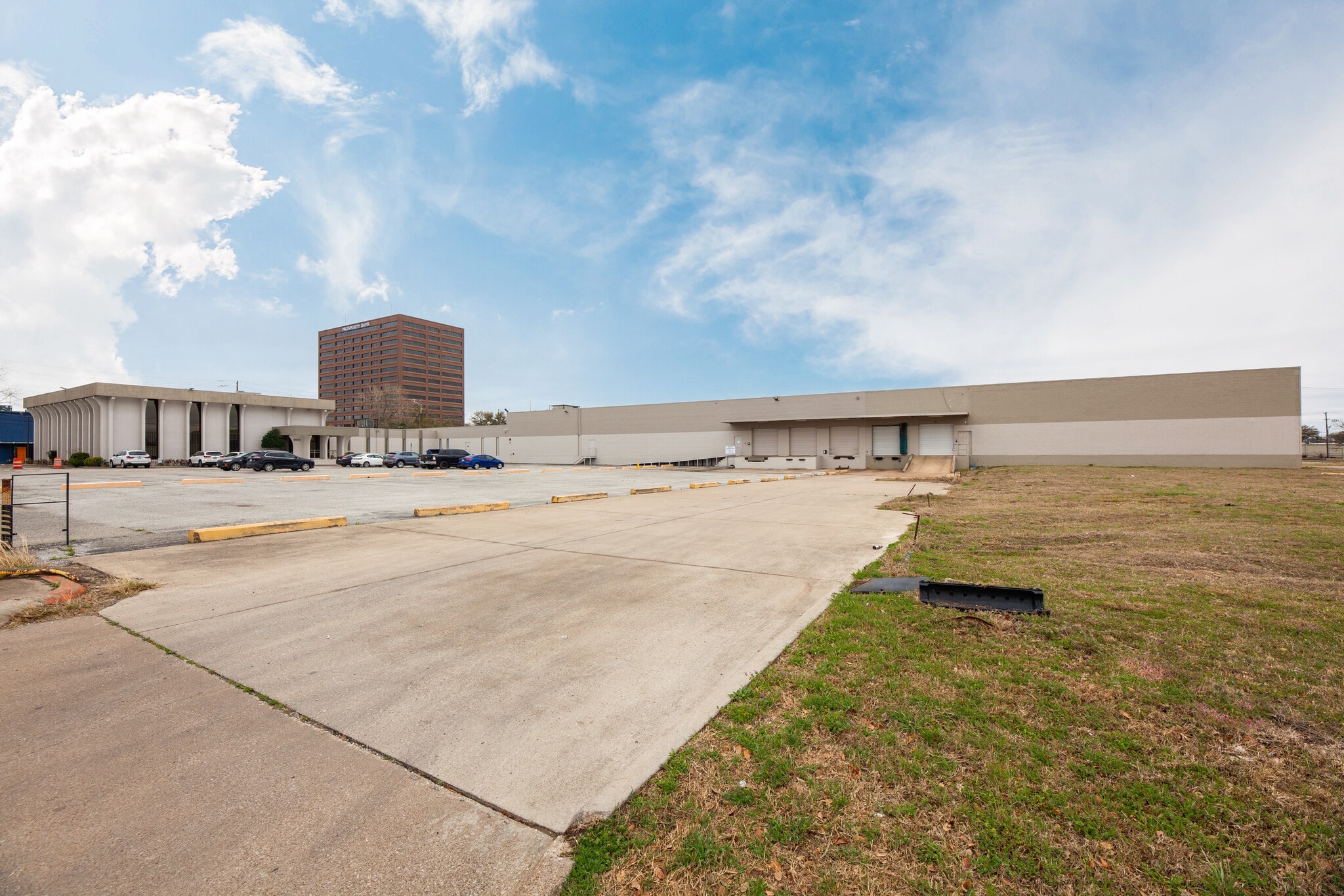 9244 Markville Dr, Dallas, TX for lease Building Photo- Image 1 of 8