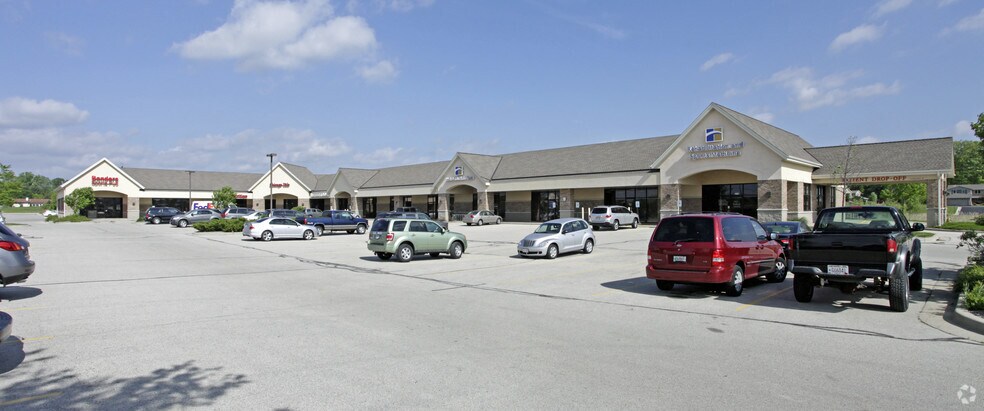 1102-1190 E Paradise Dr, West Bend, WI for lease - Building Photo - Image 1 of 6